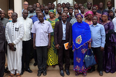 Une trentaine d’enseignants issus des Instituts de Formation des Maîtres (IFM) et enseignants des écoles fondamentales ont été formés à la démarche d’investigation du 25 au 30 mars 2019 au Centre d’Infectiologie Charles Mérieux dans le cadre du projet La main à la pâte