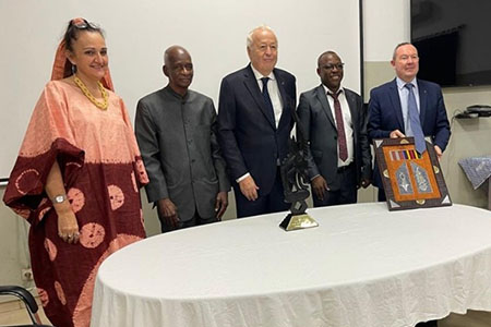 Visite de Alain Mérieux au CICM Mali